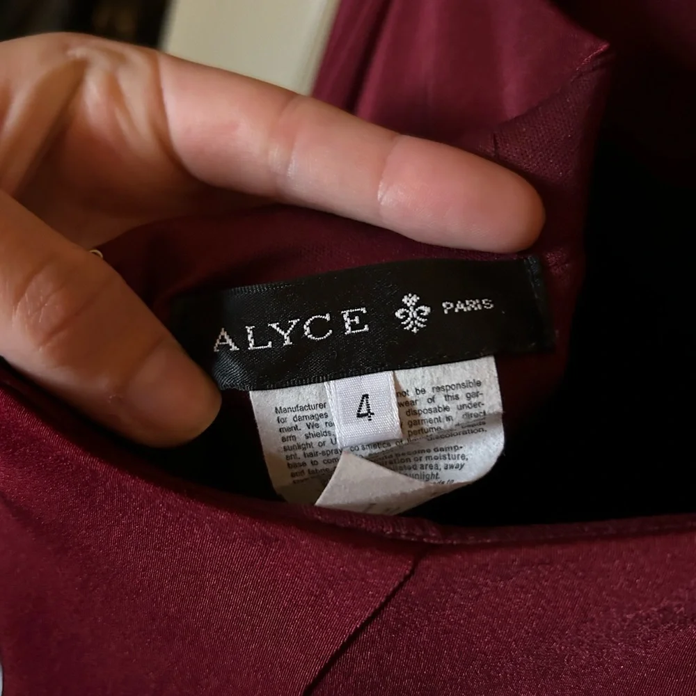 Burgundy formal dress - Picture 4 of 5